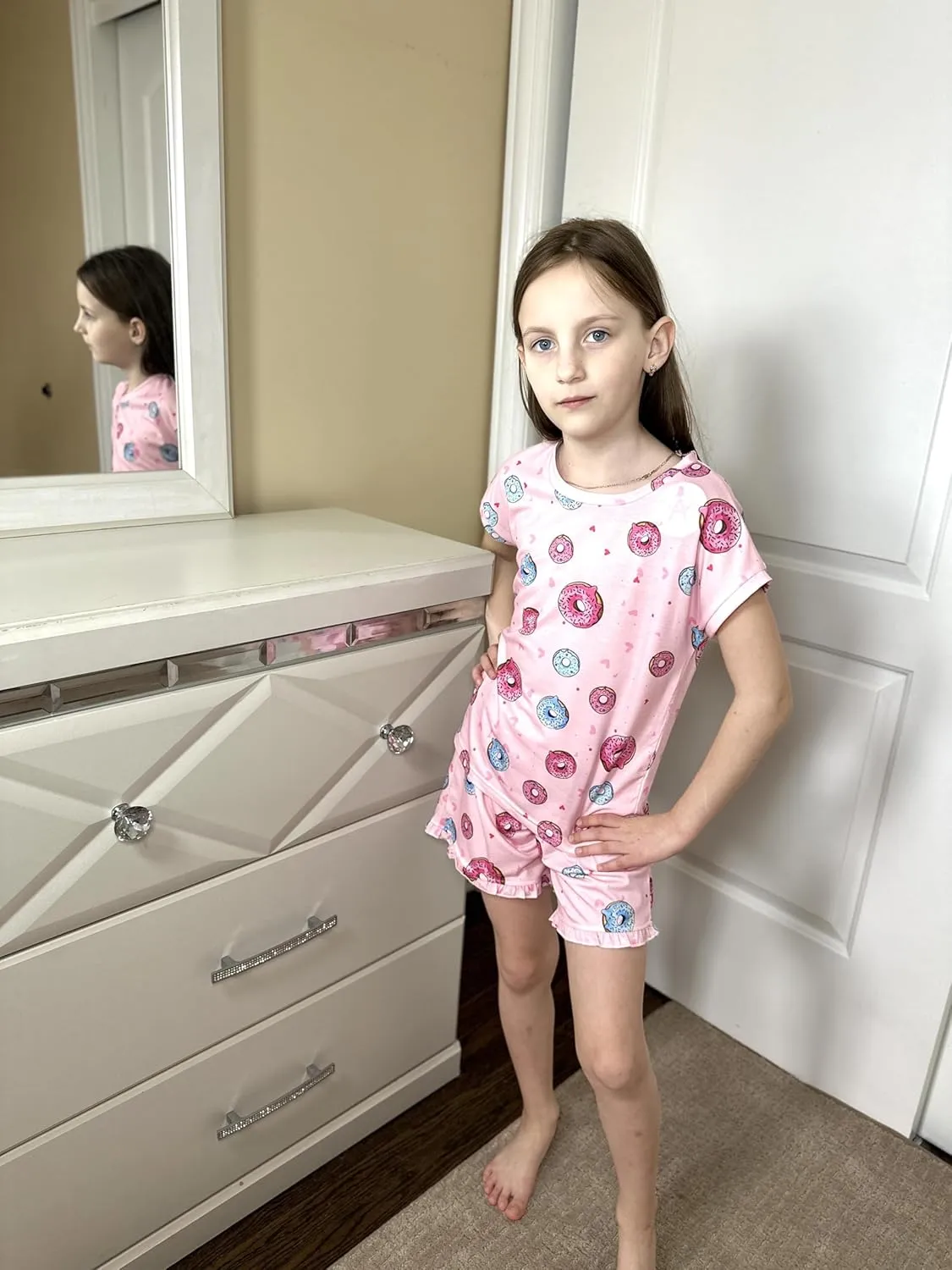 Arshiner Girls Tie Dye Shorts Set 2 Pieces Summer Set for Kids Short Sleeve Pullover Top   Ruffle Hem Shorts Set