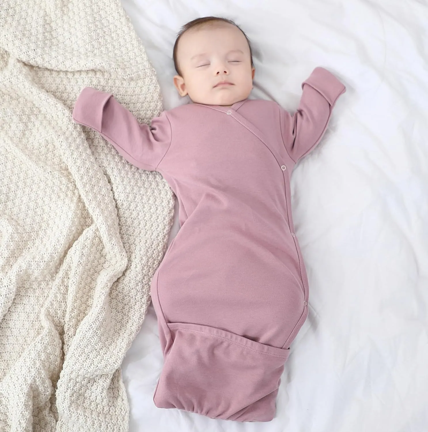 O2 BABY 100% Organic Cotton Kimono Gown with Mittens & Fold-Over Pouch