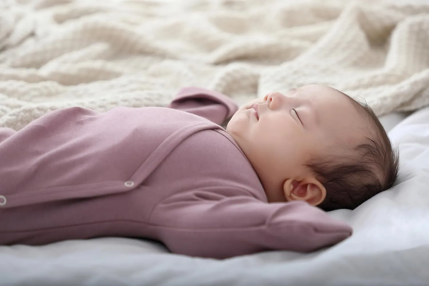 O2 BABY 100% Organic Cotton Kimono Gown with Mittens & Fold-Over Pouch
